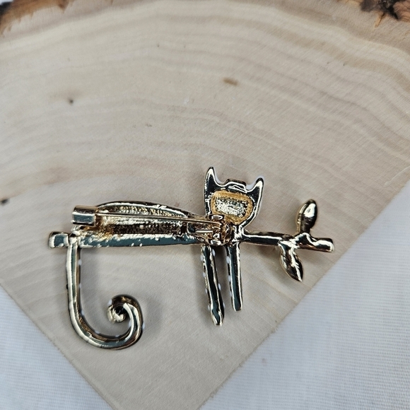 Cat On A Branch Enamel Brooch Pin NWOT Tim Burton Look Brooch Kitty Critter - Picture 7 of 8